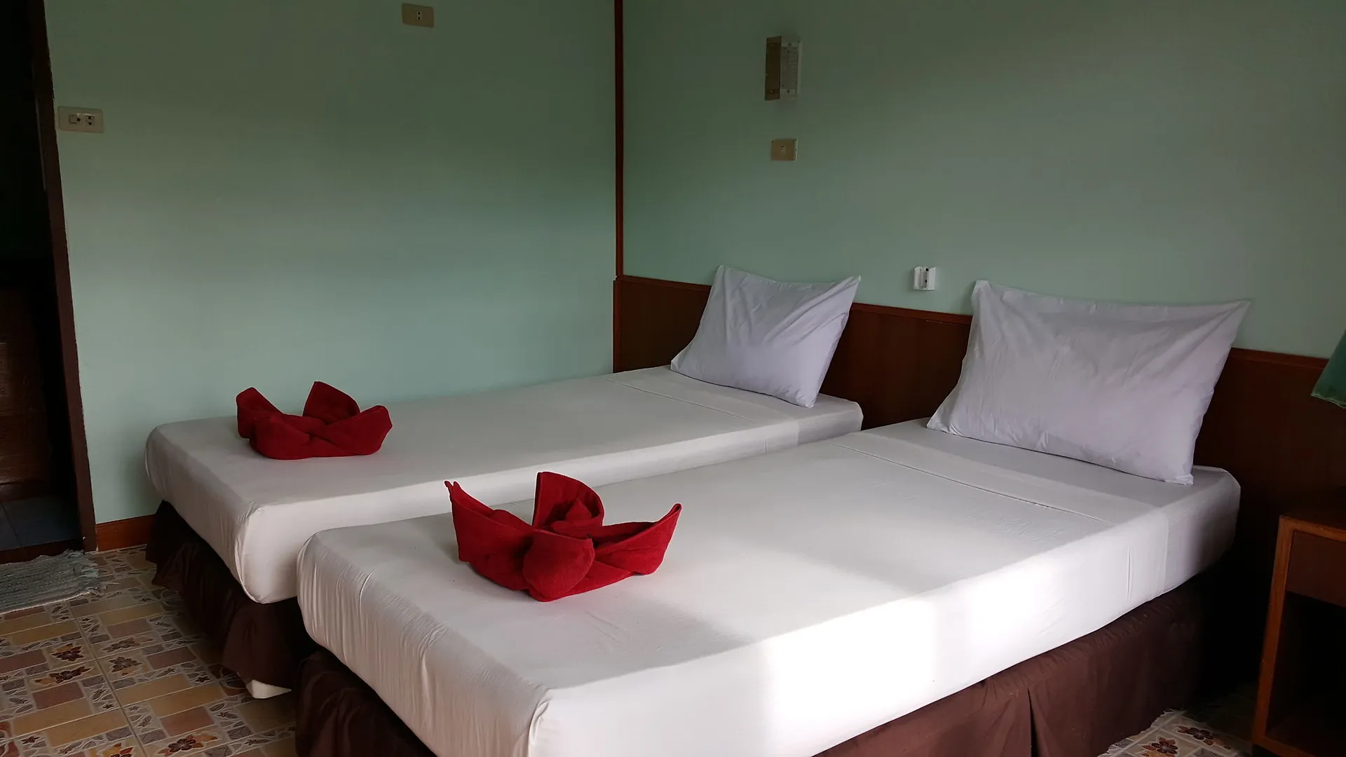Golden Hill Bungalows Phi Phi Don 2*,  Thailand